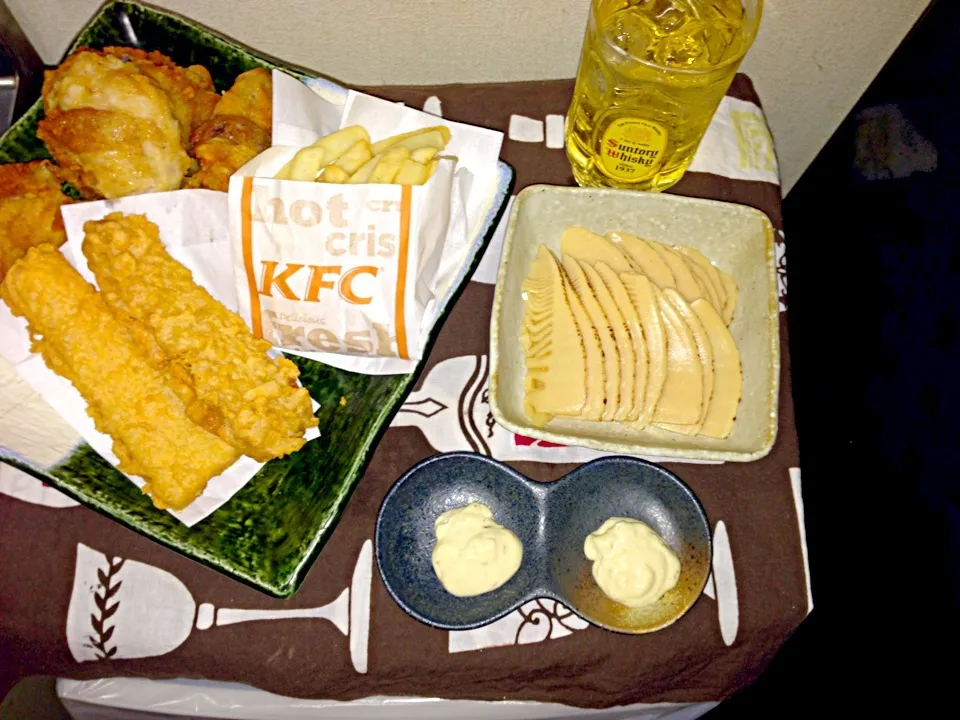 Snapdishの料理写真:KFC・いぶりタケノコ・自作炭酸水のハイボール|藤井裕之さん