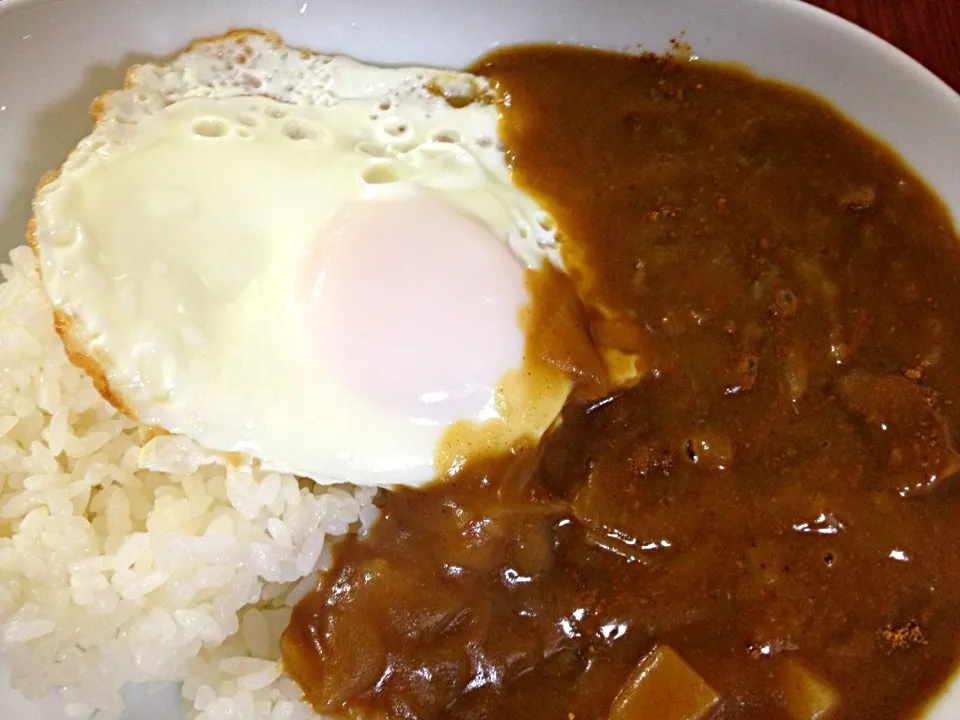 カレー目玉焼き付き|SOさん