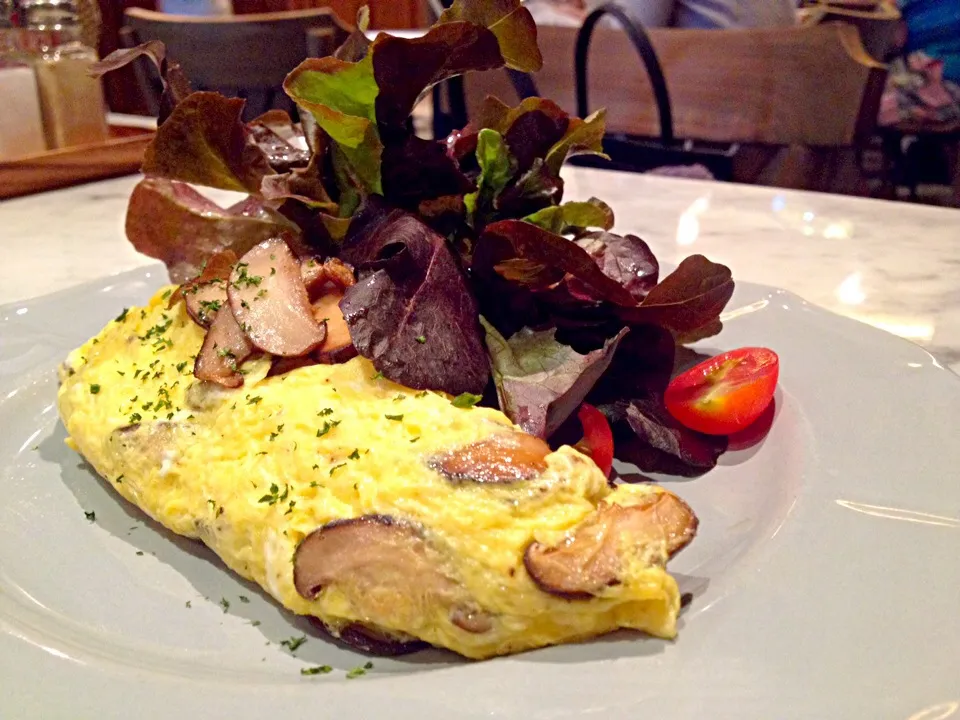 French omelette with sautéed mushrooms|k panさん