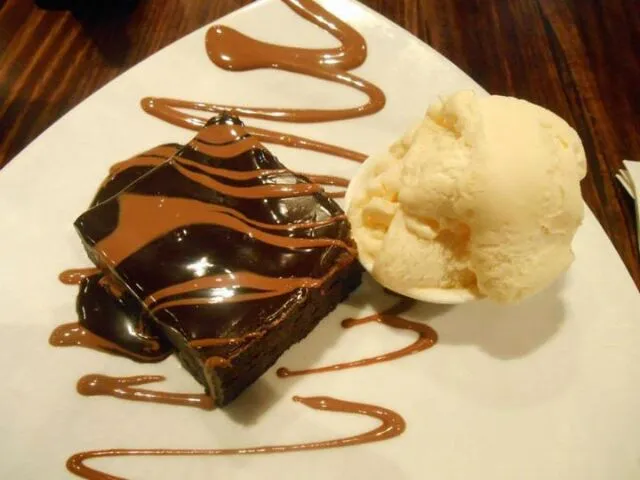 Chocolate brownie with Vanilla ice cream|ちづさん