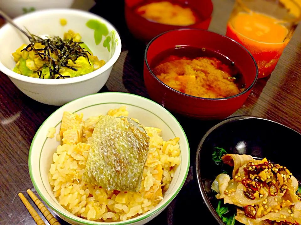 炊飯器で簡単♪シャケのバター醤油・炊き込みごはん☆|しゅなさん