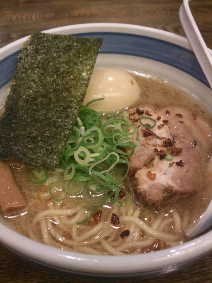 戸塚で一番旨いラーメンしんの助の煮玉そば。|cookingパパ五郎さん