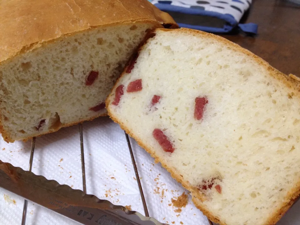 サラミブレッド、焼き上がり🍞|Kojiさん