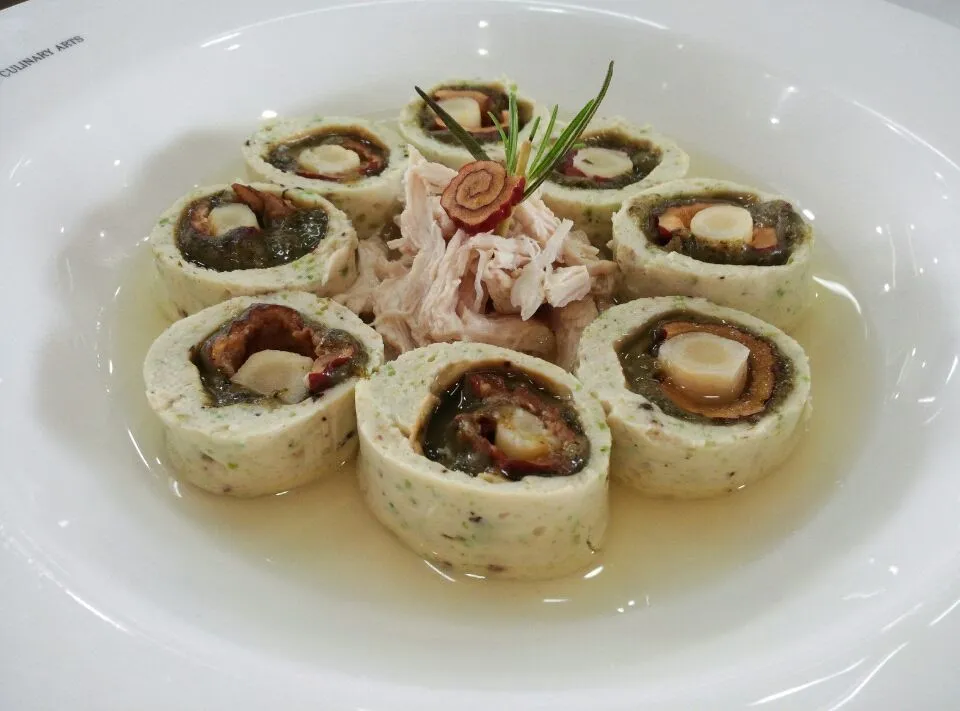 Snapdishの料理写真:Chicken ballotine with chicken consome|김종민さん