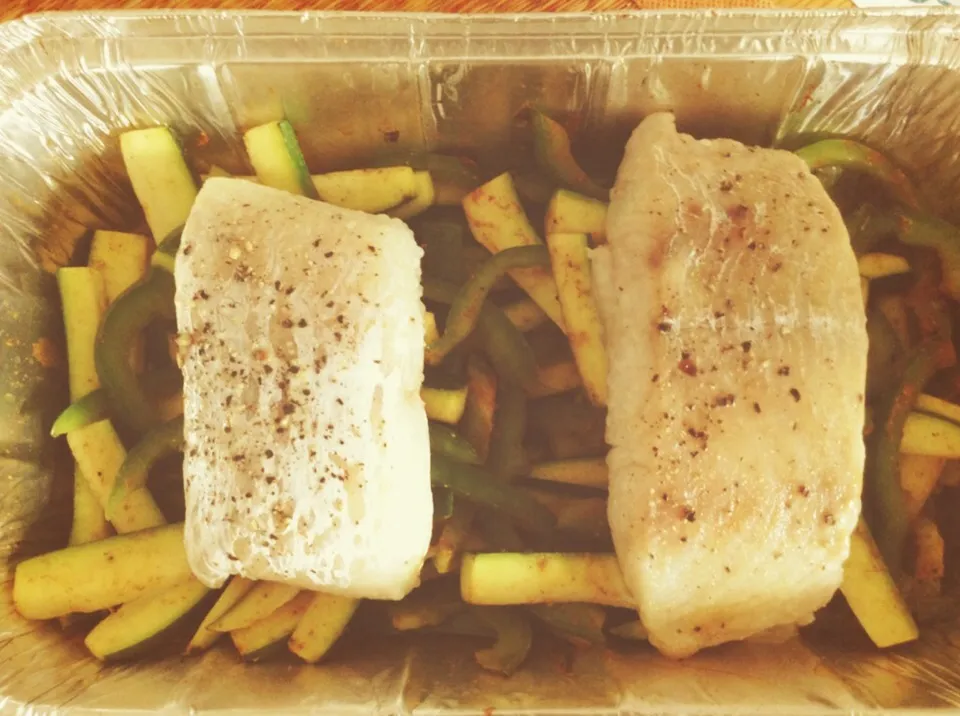 Papillote de poisson et légumes aux épices.|Joannaさん