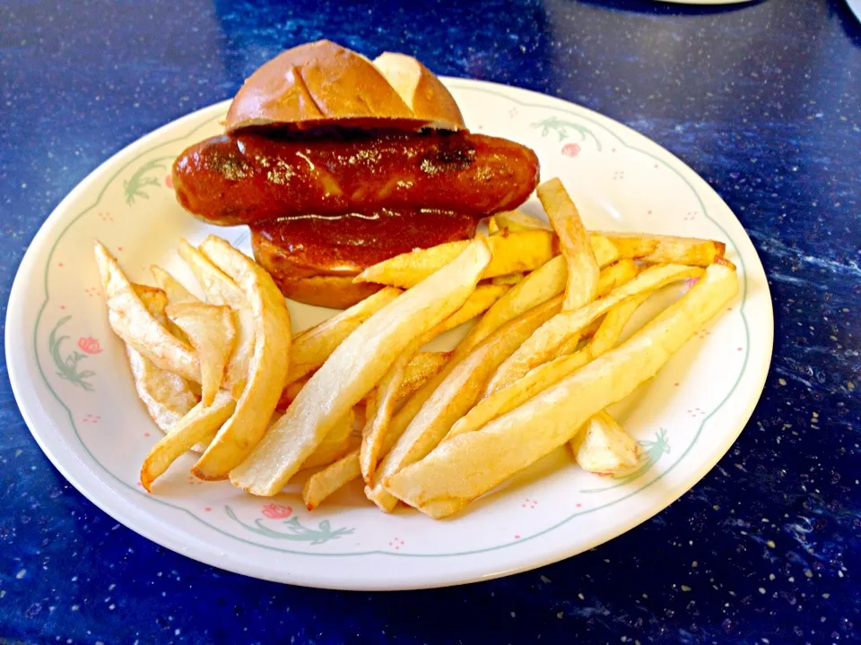 Curry wurst and pomme frites|Kimberly Scottさん