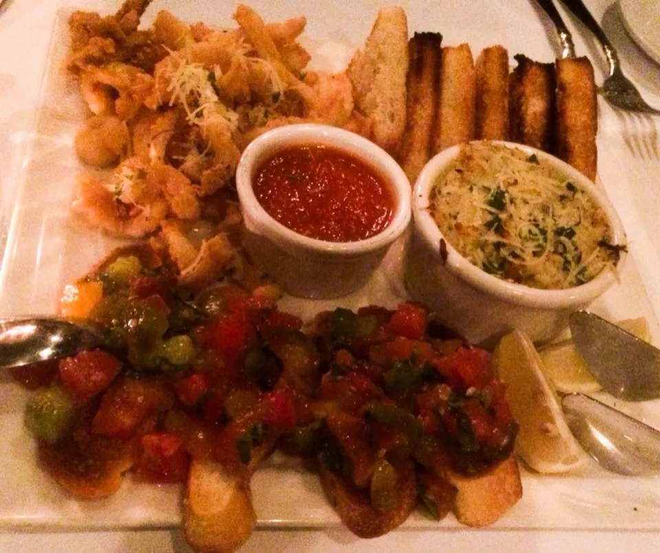 Calamari, Bruschetta, and Spinach Artichoke Dip from Spaghetini|sooprcoolchicaさん