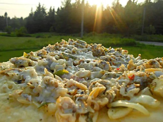 Grilled Clam pizza with garlic butter, scallions and mozzarella|Fe's kitchenさん