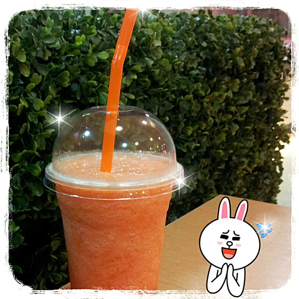 sunday morning .. healthy drink, carot smootie|ChomChuanChim (ชมชวนชิม)さん