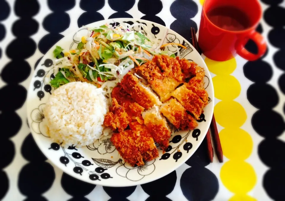 今日の昼飯は衣サクサクとんかつ♥︎|ふぁんさん