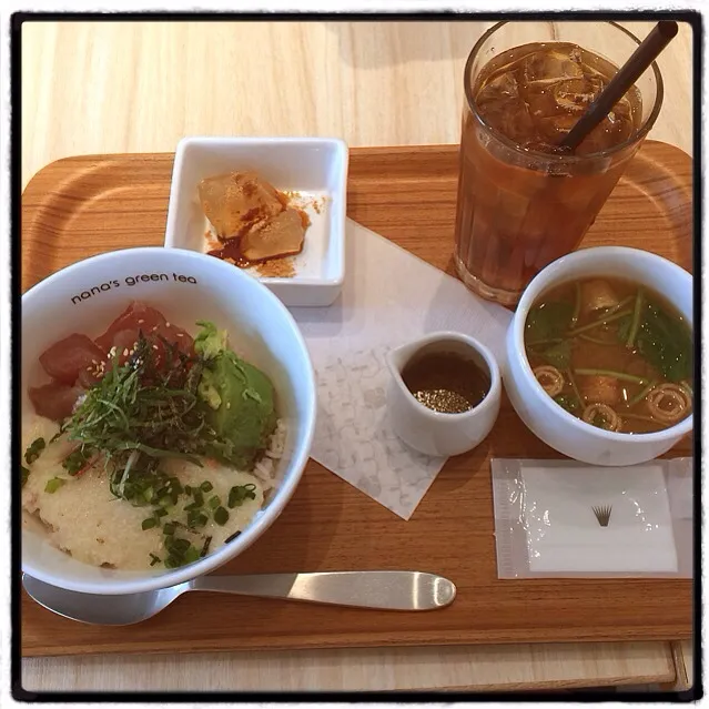 マグロアボカドに水出しほうじ茶❤︎|EITOさん