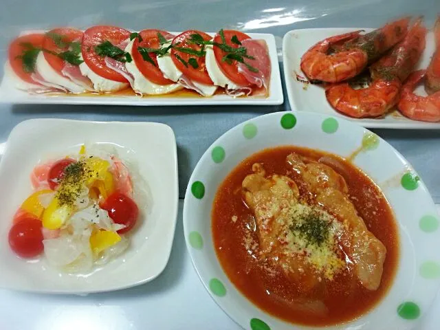 Snapdishの料理写真:dinner♡
＊カプレーゼ
＊マリネ
＊鶏肉のトマト煮
＊エビの塩焼き|Nozomi Uemuraさん