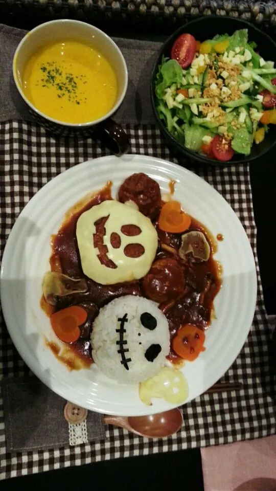 Snapdishの料理写真:ハロウィンdinner♡
＊おばけミッキーハンバーグ
＊ジャックのごはん
＊サラダ
＊かぼちゃのポタージュ|Nozomi Uemuraさん