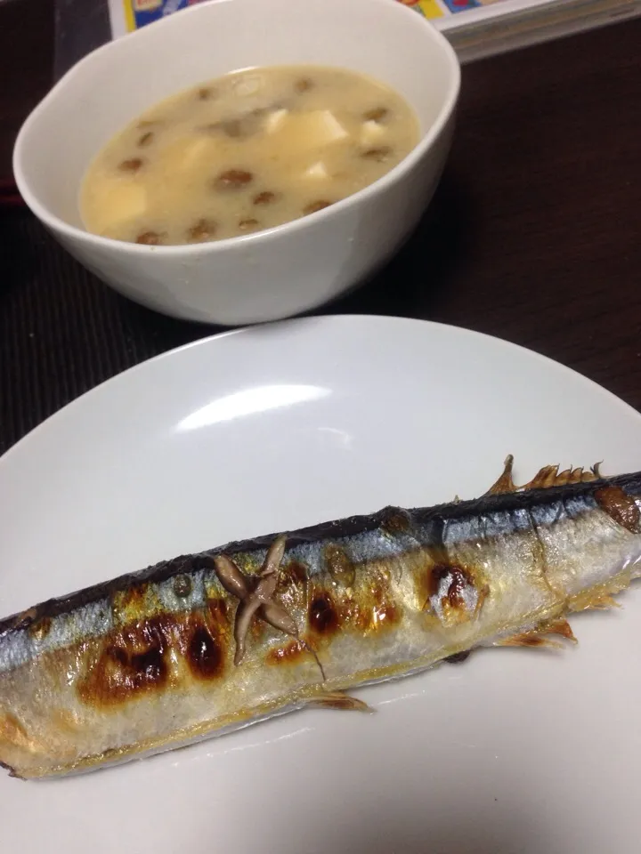 Snapdishの料理写真:秋刀魚となめこと豆腐の味噌汁|msさん