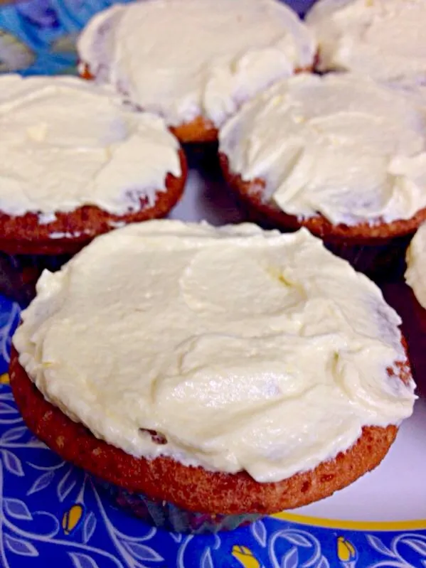 Cupcakes with Passion Fruit frosting!|Yi Ning Limさん