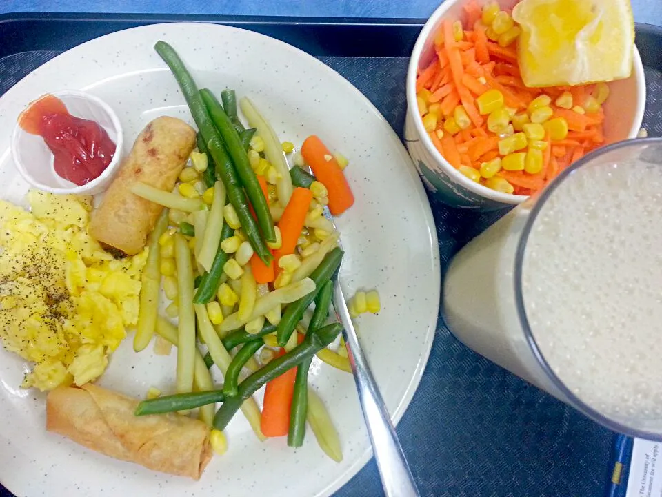 brunch; 2 springrolls, egg, corn carrots and beans, carrot corn lemon dressing salad, vanilla soy milk|dennypatronさん