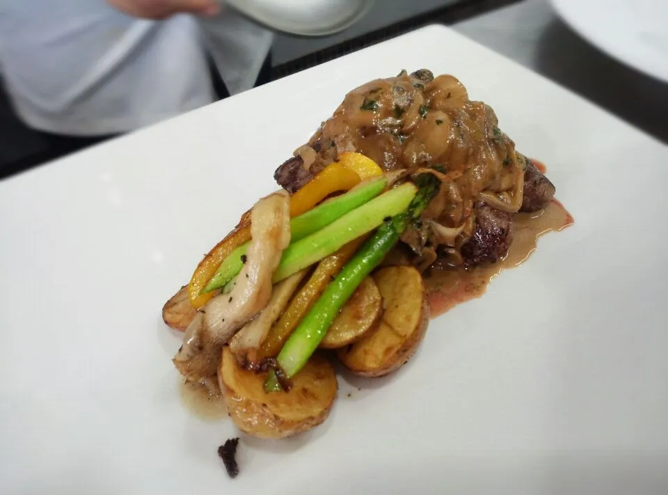 Tenderloin steak with peppercorn sauce|김종민さん