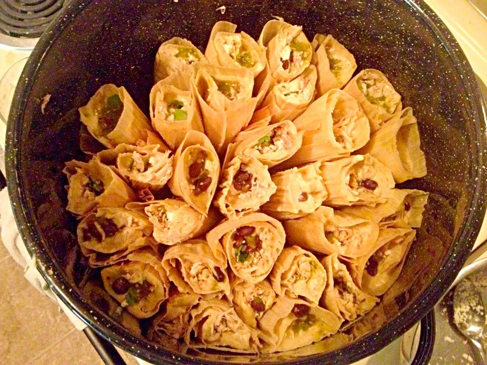 Tamales with green chili sauces, beans, Cilantro, and Case so fresco cheese|Jakeさん