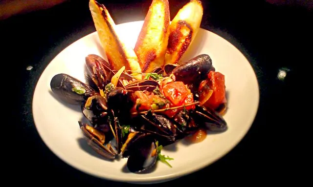 Steamed Mussels with Dogfish Pumpkin IPA, Smooked Goot Essa Cheddar, Grilled Red Onion and Arugula|Patrick fennさん