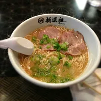 Snapdishの料理写真:Los angeles Little Tokyo「新撰組」 博多ラーメン|かずやーまんさん