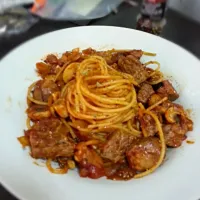 Snapdishの料理写真:Beef and mushroom spaghetti with tomato  sauce|鄭文達さん