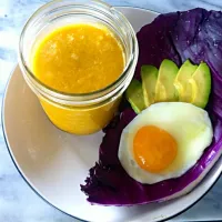 Quick breaky! Orange, aloe, carrot an celery smoothie with an organic egg and cabbage  burrito|lauren tickellさん