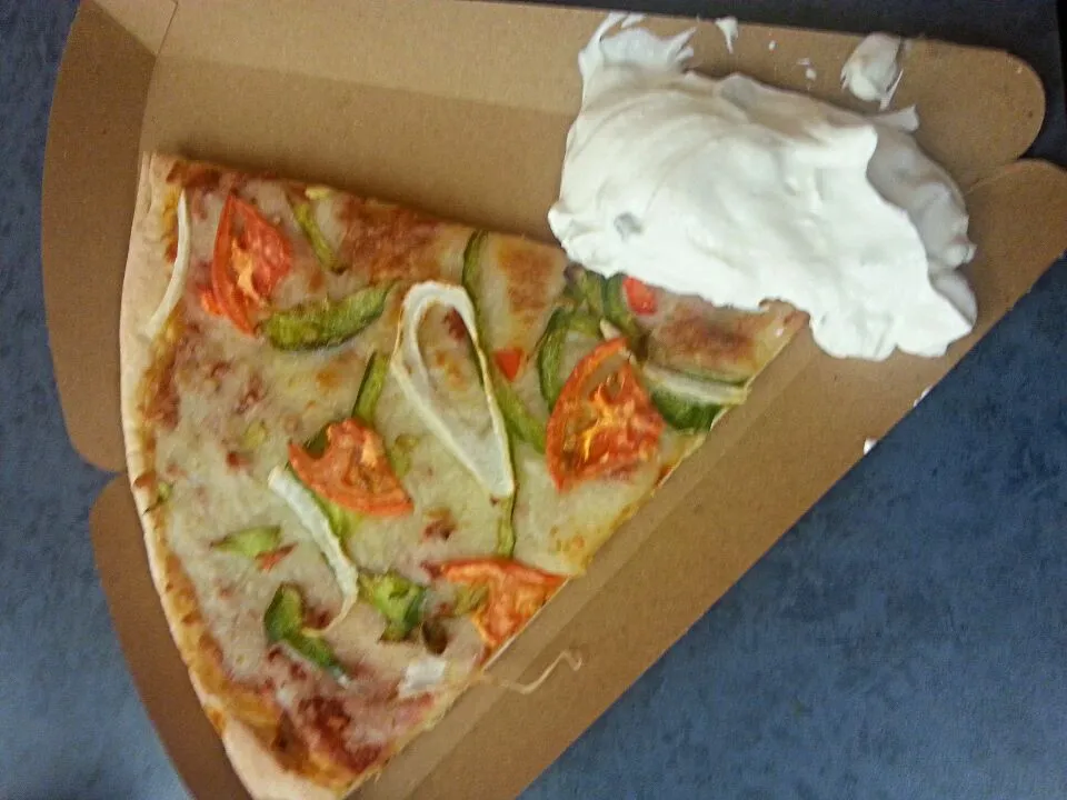 veggie pizza and tzatziki|ash tamさん