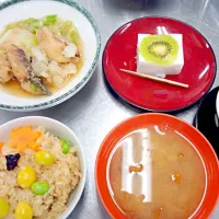 栄養士の学校の調理実習のメニューです。五目おこわ・味噌汁・鯖のおろし煮・泡雪かん|Aya Kudouさん