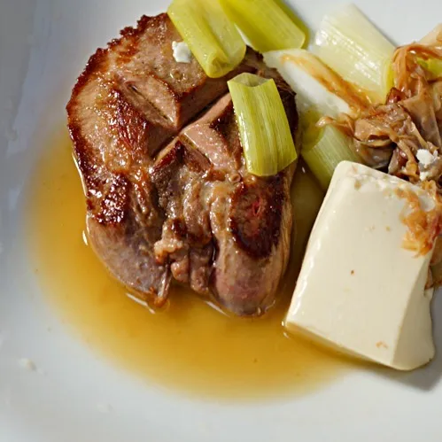 Beaf tongue steak braised with bonito soup, Japanese style.|Magoshi YZ250さん