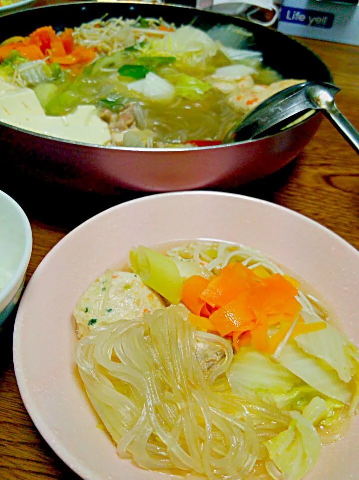 夫が風邪ひいたので。温か鍋でポカポカに🍲😷|ちはるさん