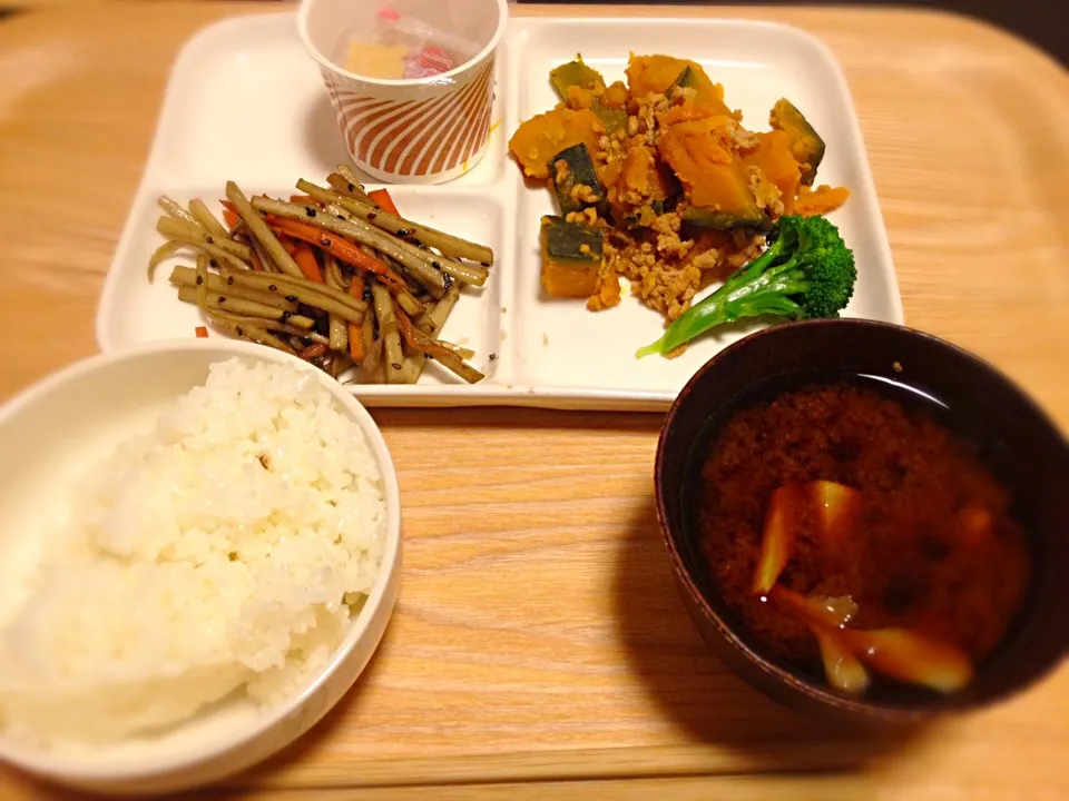 かぼちゃのそぼろ煮、金平牛蒡、納豆、サツマイモと舞茸の味噌汁|izumiさん