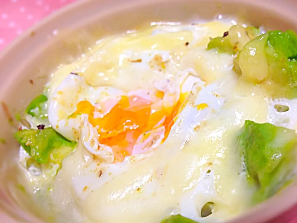 namastelotus michakoさんの料理 Fried egg in avocado|きょんさん