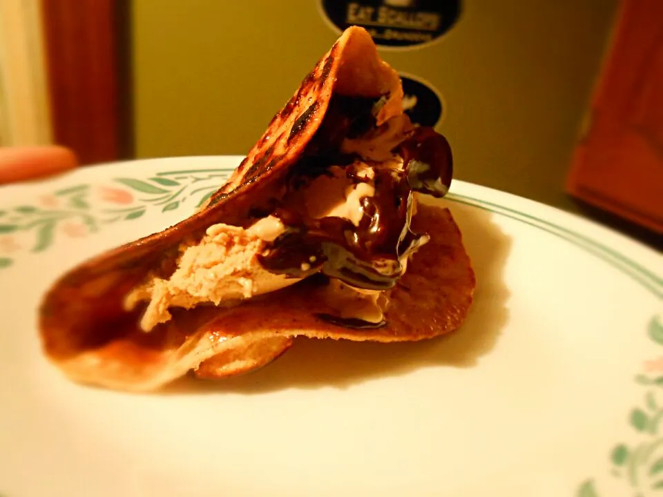 Snapdishの料理写真:Ice Cream taco.  Coffee ice cream drizzled with chocolate ganache inside a cinnamon sugar coated tortilla.|Fe's kitchenさん