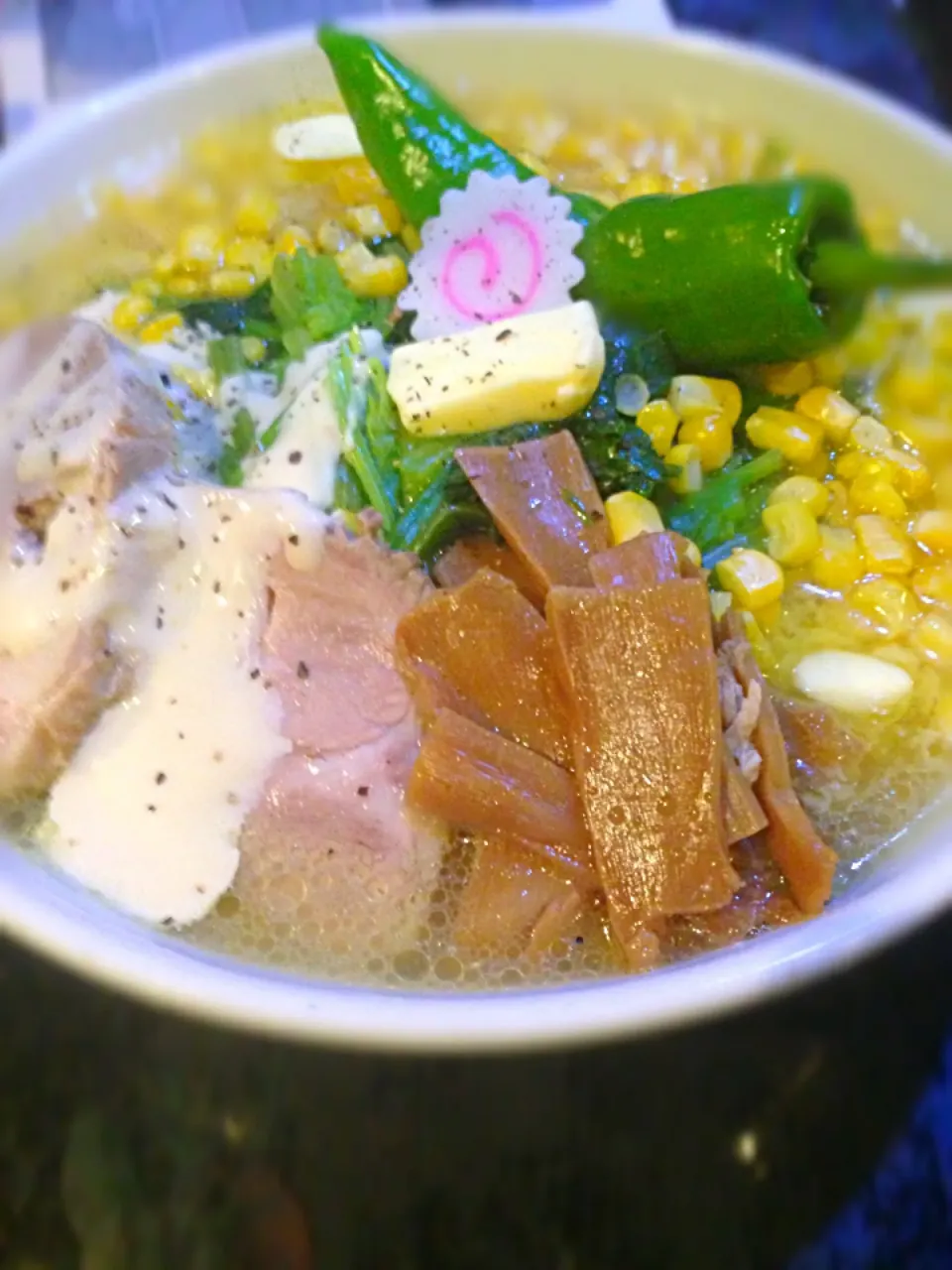 Snapdishの料理写真:ホウレンソウバターコーンチーズラーメン青唐辛子のせ|ダンナさん