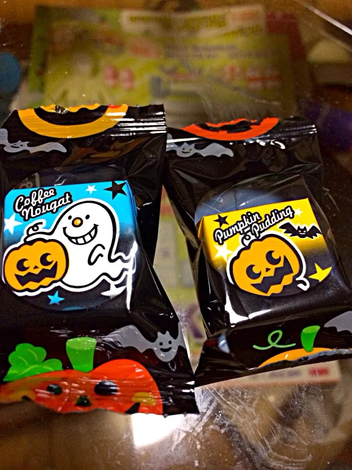 Snapdishの料理写真:#夜おやつ ハロウィンチロルチョコ。期間限定っぽい味がする気がする。|ms903さん