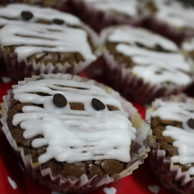 Snapdishの料理写真:Mummy brownie cupcake|Sweetaddictsさん