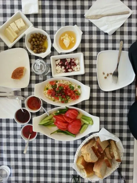 Mediterranean Breakfast|Özhan Eremさん