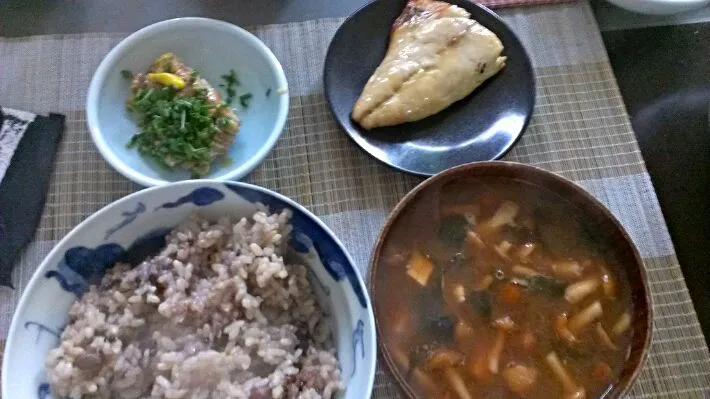 鯖塩焼き&納豆&豆腐となめこの味噌汁|まぐろさん