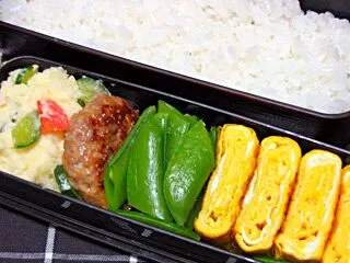 お弁当（ご飯、ポテトサラダ、ハンバーグ
卵焼き、スナップえんどう）|すーさん