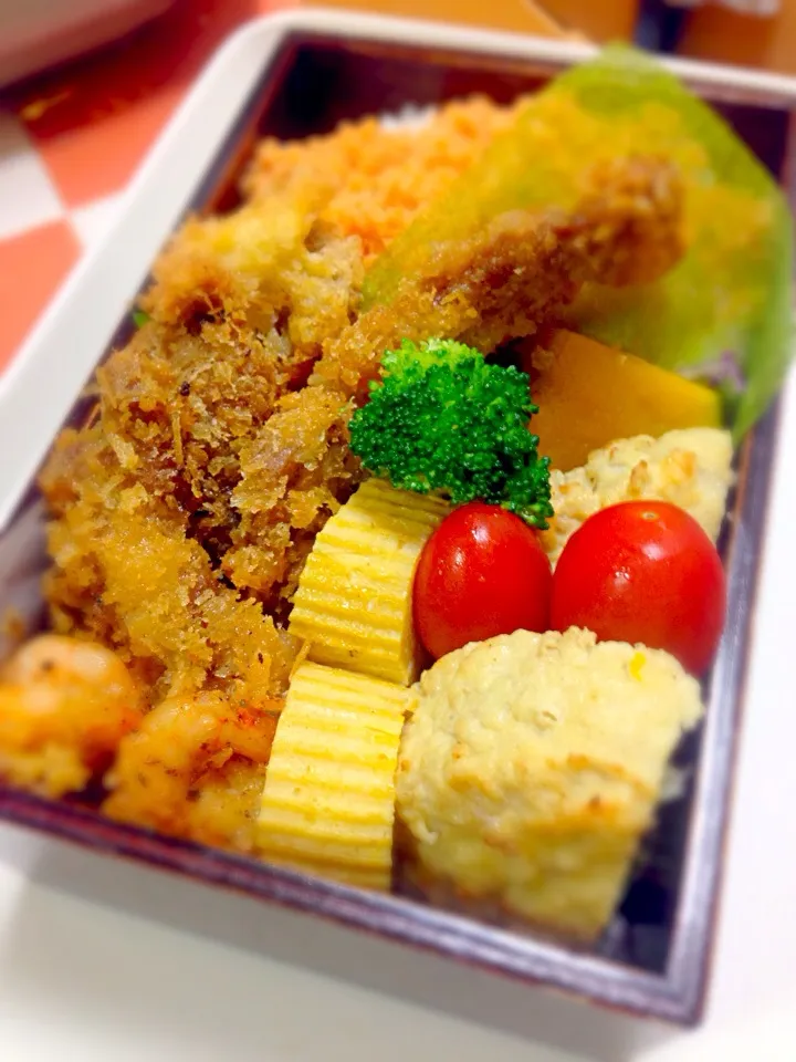 Snapdishの料理写真:80日目(^^;;  茶色いお弁当。豆腐ハンバーグと棒かつ。|らぶかさん