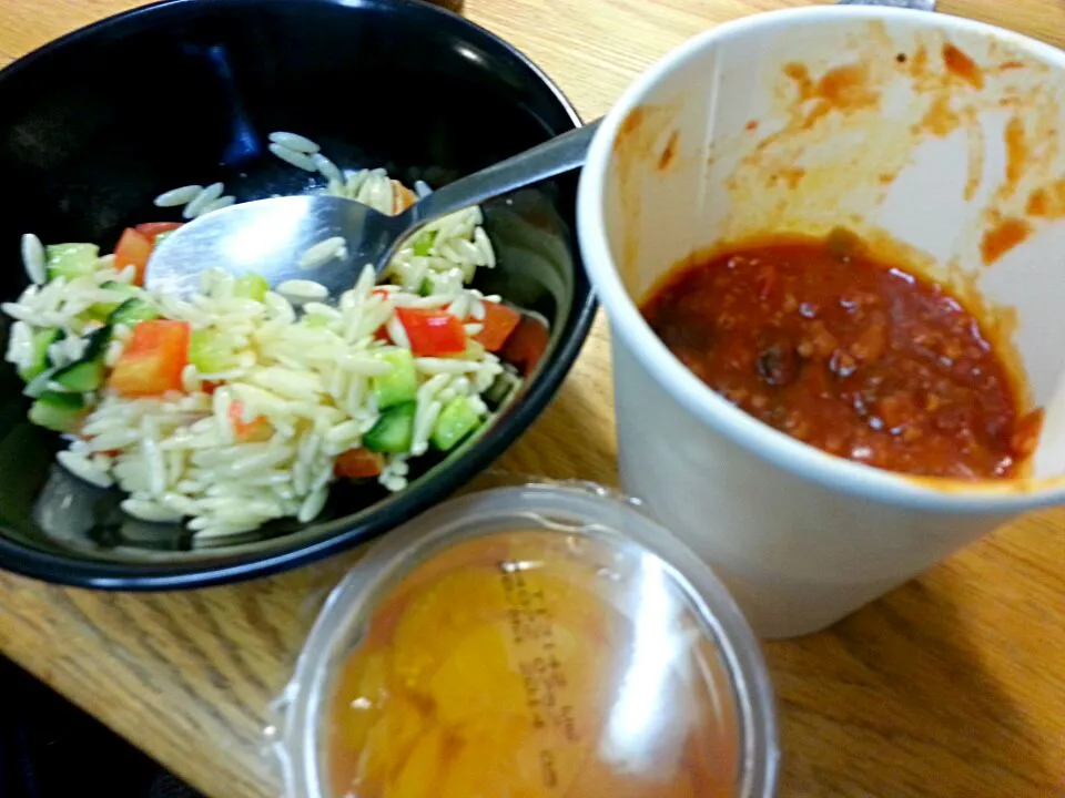 orzo pasta with chili on the side and a mandarin fruit cup|dennypatronさん