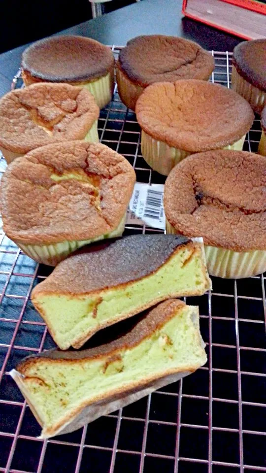 Snapdishの料理写真:pandan chiffon cupcakes!|Spidyqueenさん