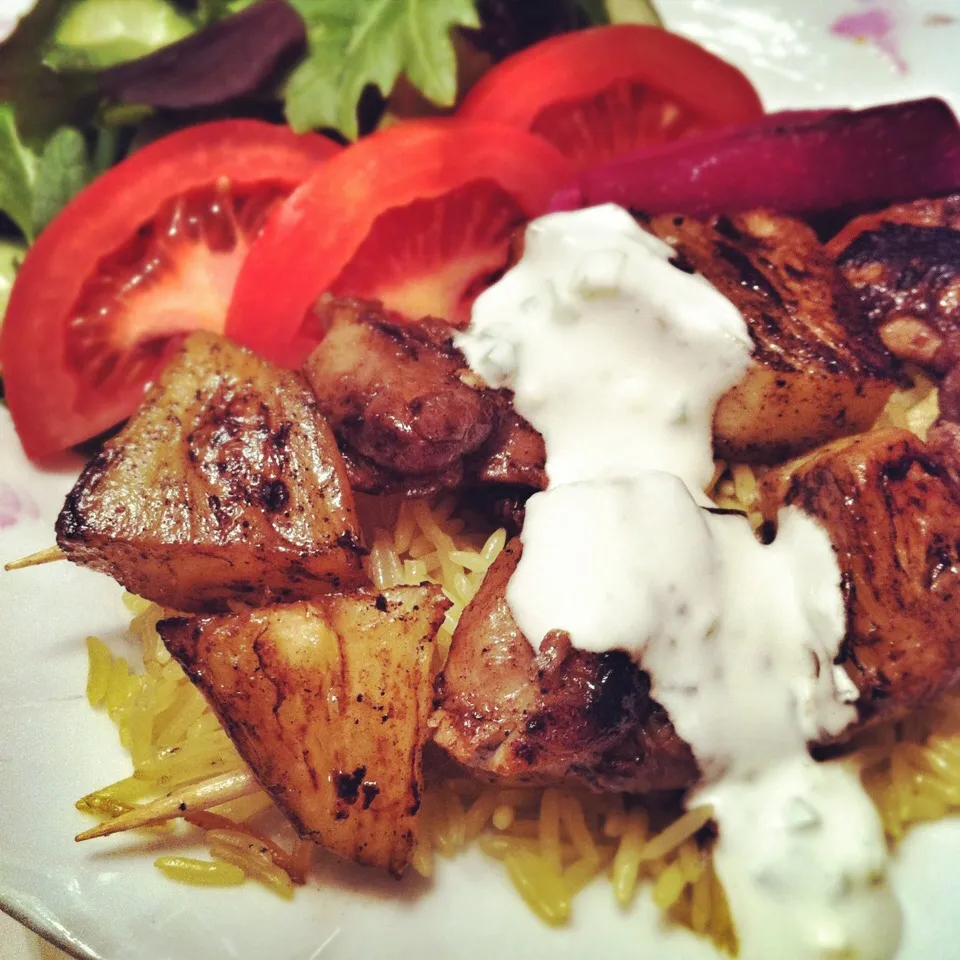 Kebab with Tzatziki sauce.|mamaeriさん