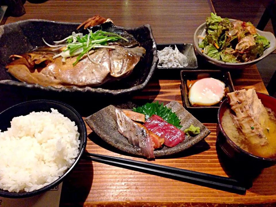 ぶりのカブト煮と漬け三種定食🐟|おかっぴーさん