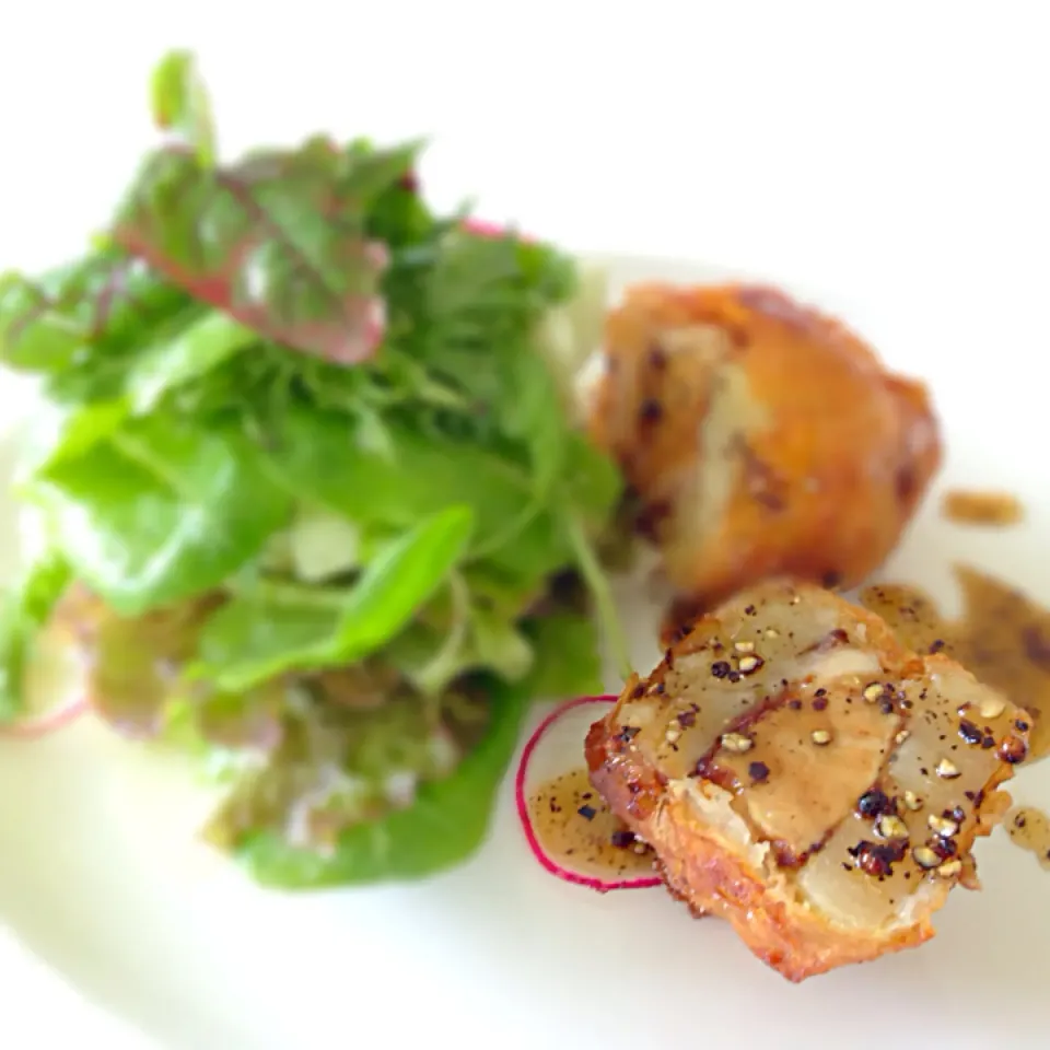 Foie gras & potato tempura with black foie gras mesclun salad|willzさん