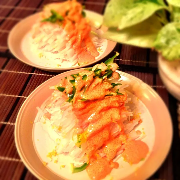 Daikon radish salad with cod roe and lemon dressing.|Kirk Awiamさん