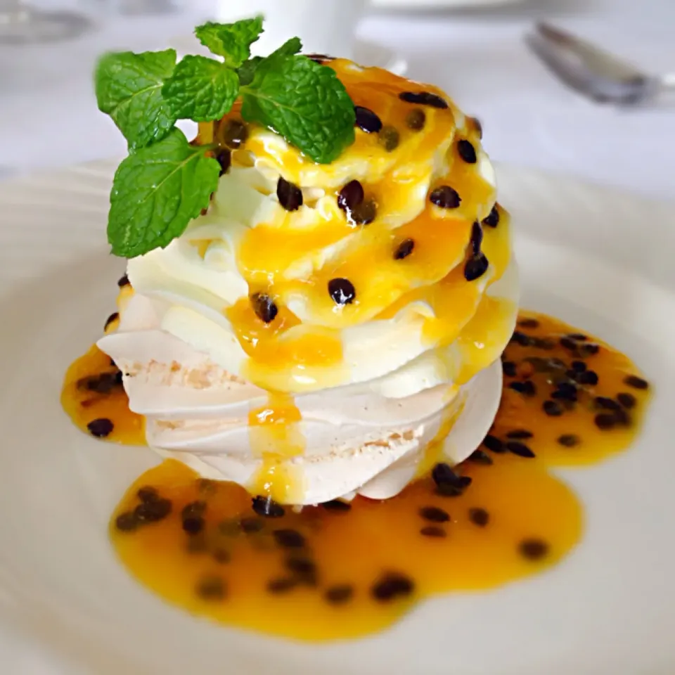 Passion fruit pavlova|willzさん