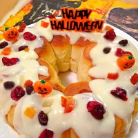 シナボン風シナモンロールで、🎃ハッピーハロウィン🍻上のクリチの甘いフロスティングがたまらーん💕