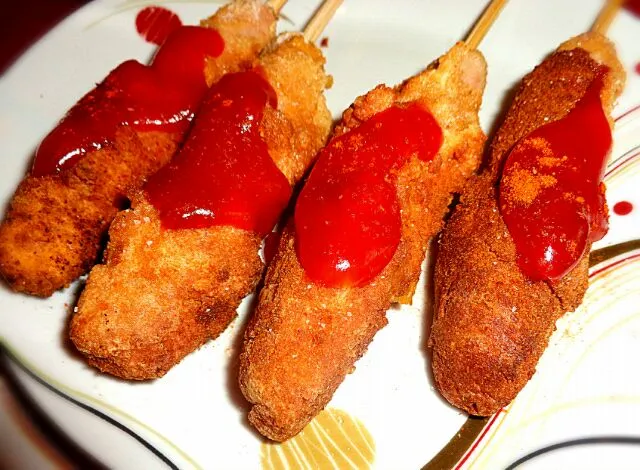 Coated Hotdogs with ketchup|Rea Suu 레수さん