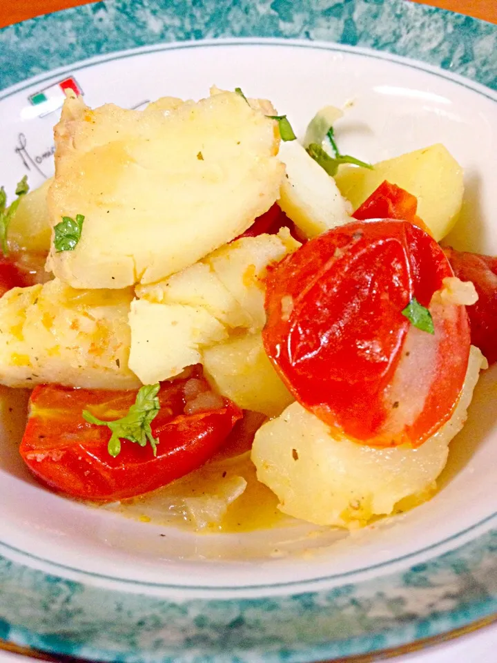 タラとおじゃがトマトのイタリアン風蒸し煮(´^ิ∀^ิ`*)ﾙﾝ♬🇮🇹 🇮🇹|ハルさん